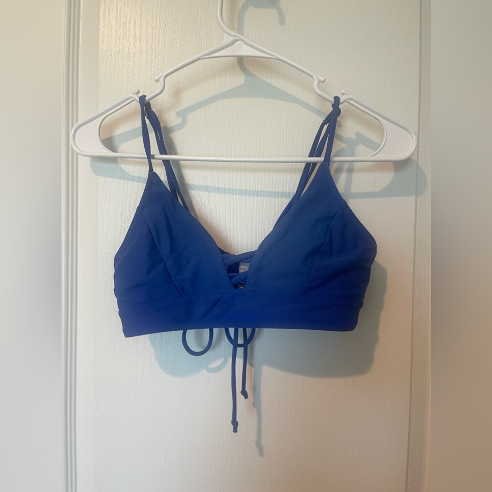 Shein Women’s Size Medium Can Fit Small-Large Blue Bikini Swimsuit Top.